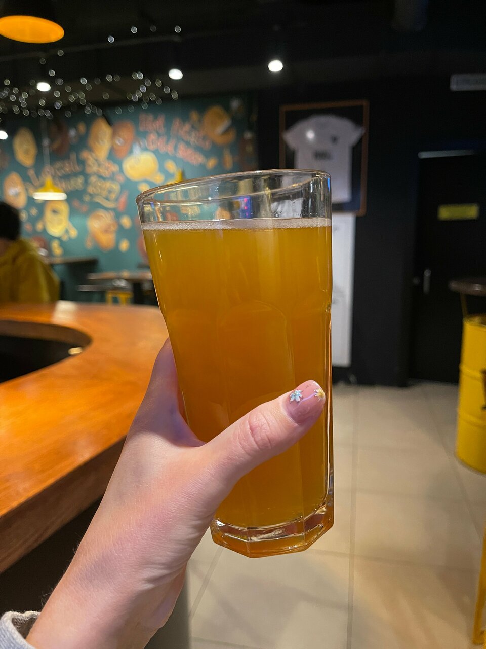 Зал — Beer & Fries