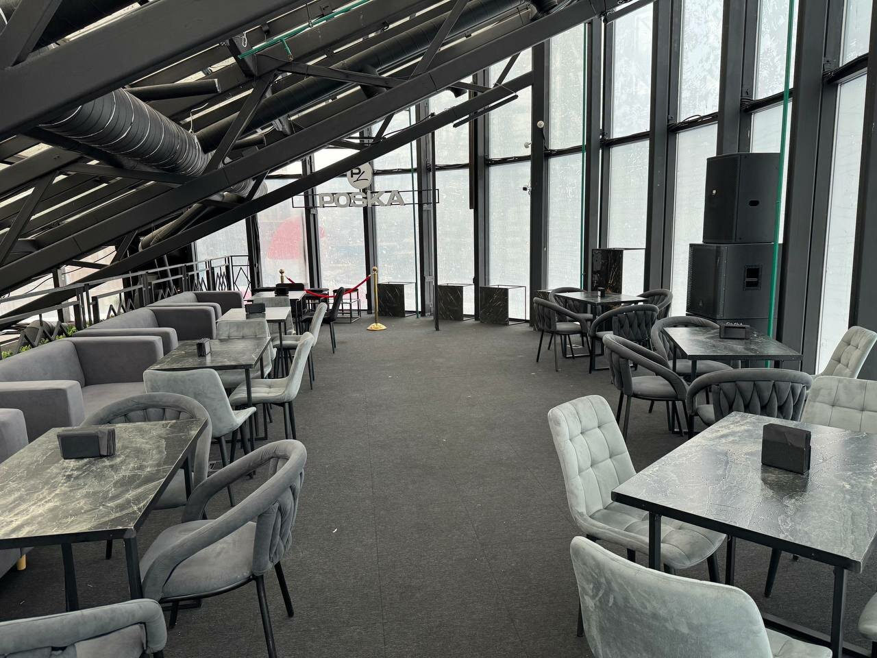 Зал — Poska Lounge