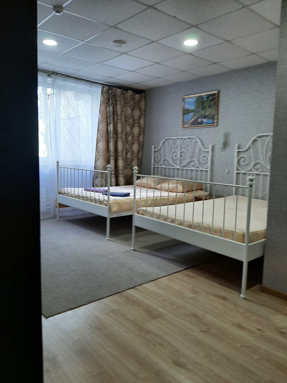 Зал — Леон