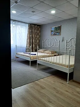Зал — Леон