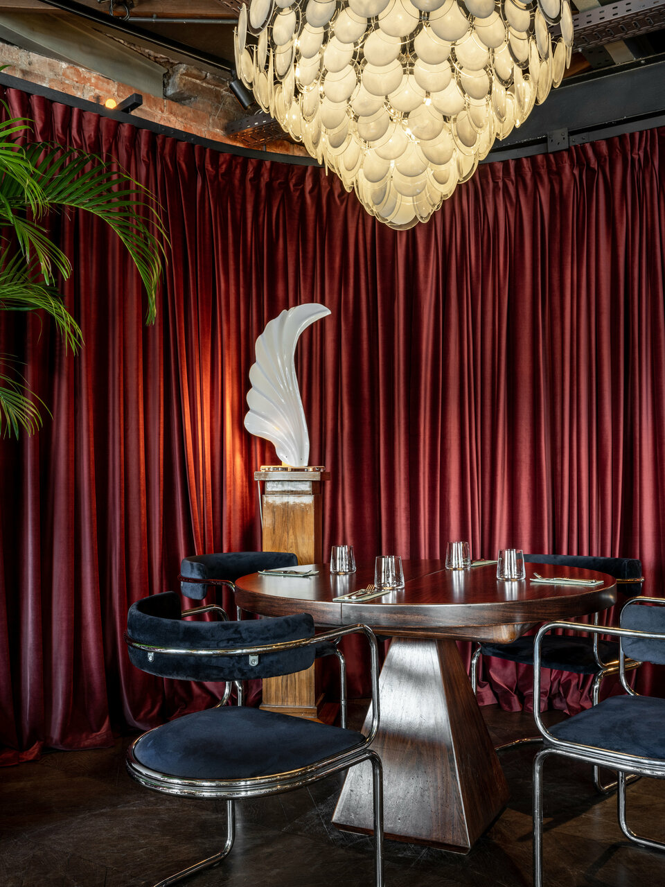 Зал — Strelka bar