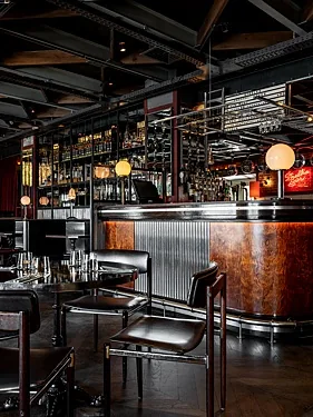 Зал — Strelka bar