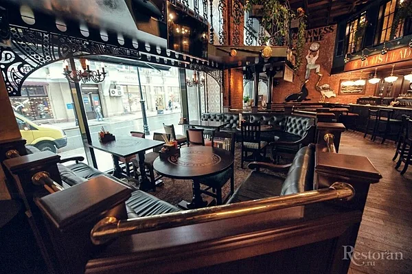Lion's Head Pub, Зал — фото