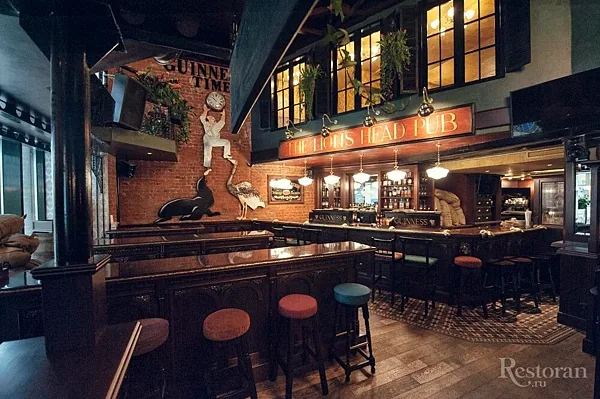 Lion's Head Pub, Зал — фото
