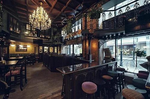 Зал — Lion's Head Pub
