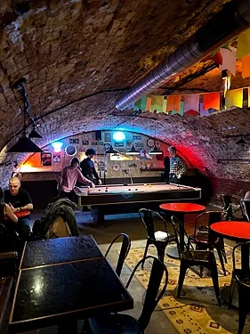 Зал — Neighborhood Bar
