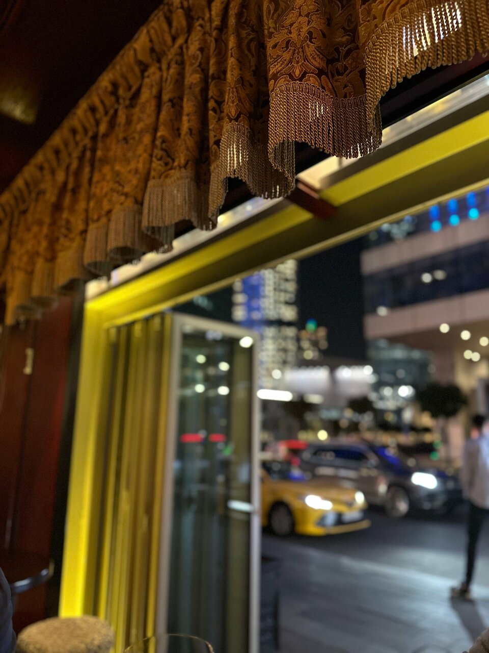 The White Hart Pub, Зал — фото