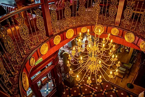 Зал — The White Hart Pub