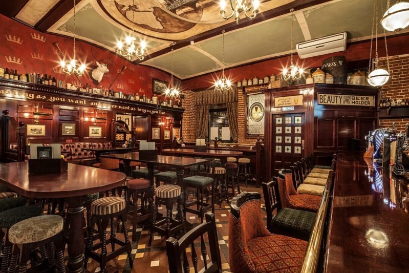 Логотип The White Hart Pub