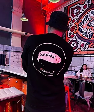 Зал — Smoke is