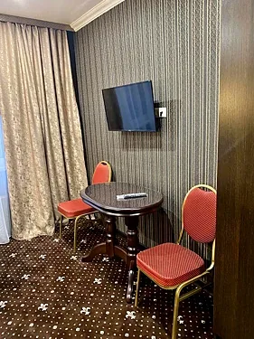 Зал — Грант