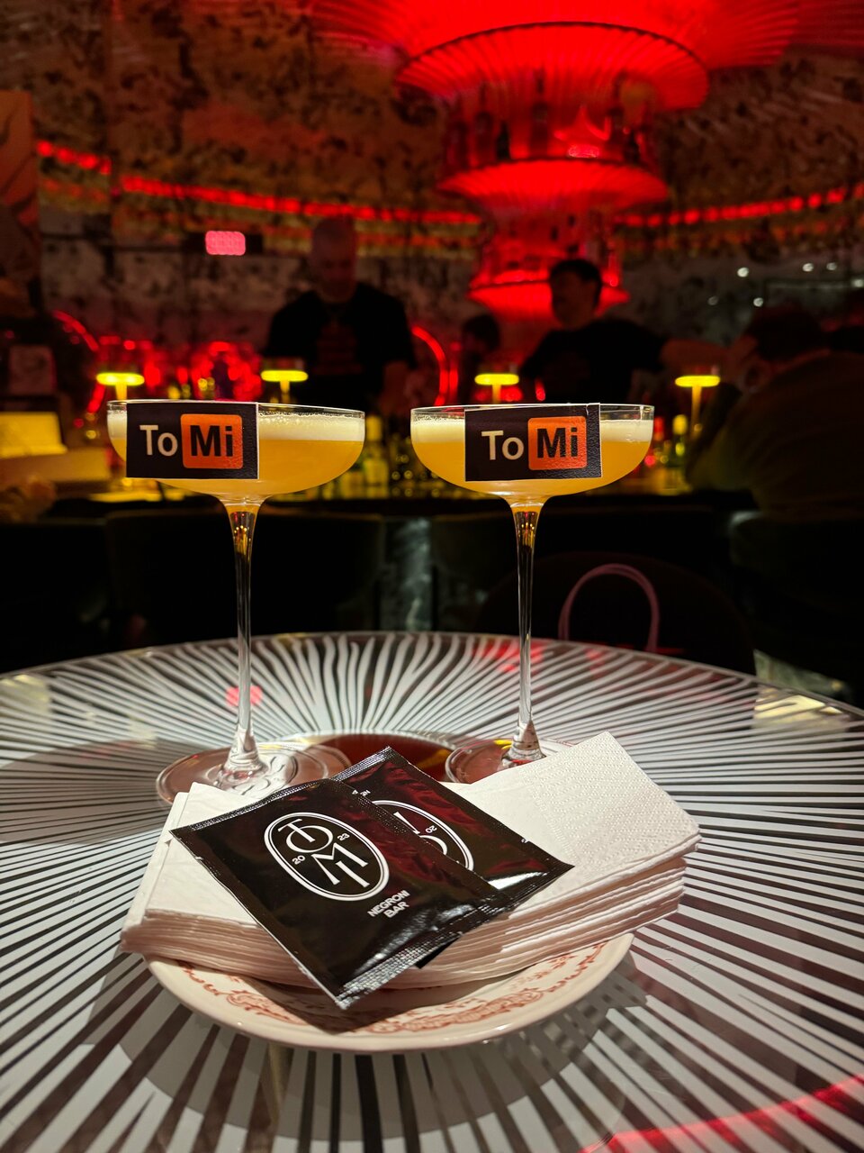 Зал — ToMi Negroni Bar