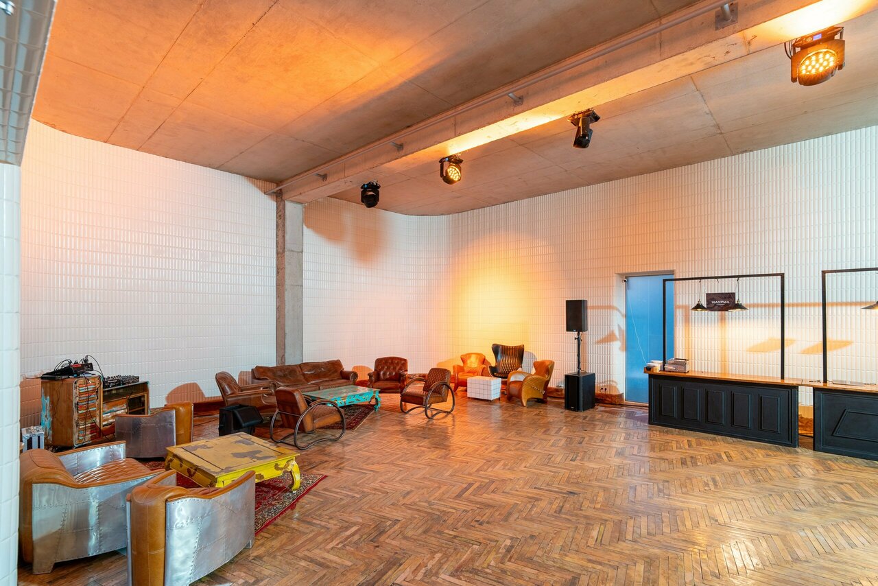 Зал — Loft Hall