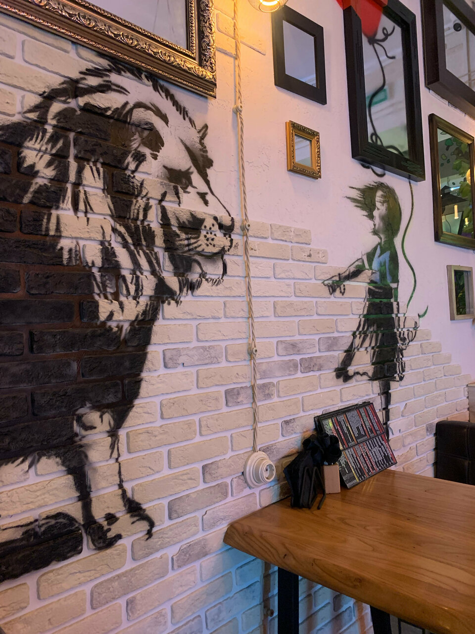 Зал — Banksy Bar