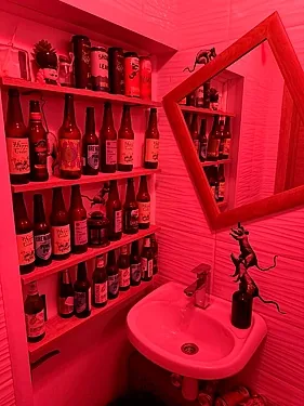Зал — Banksy Bar