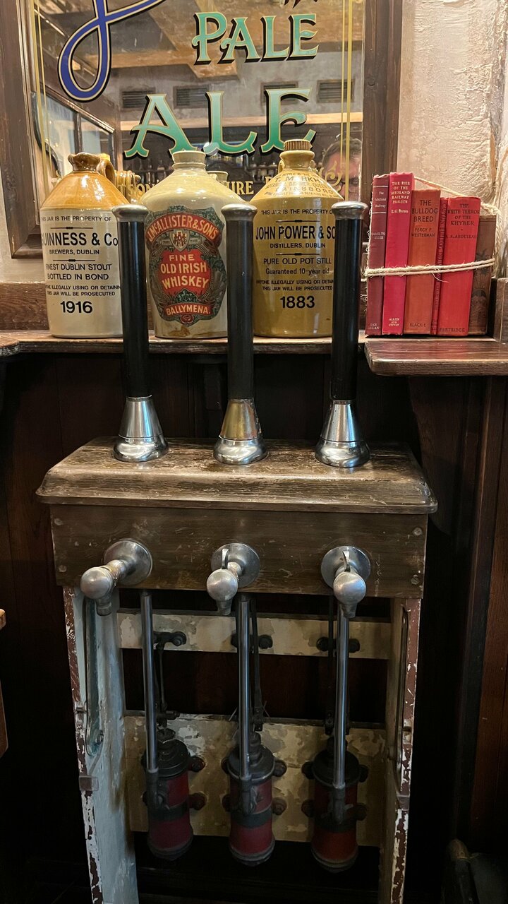 Зал — The Libertines pub