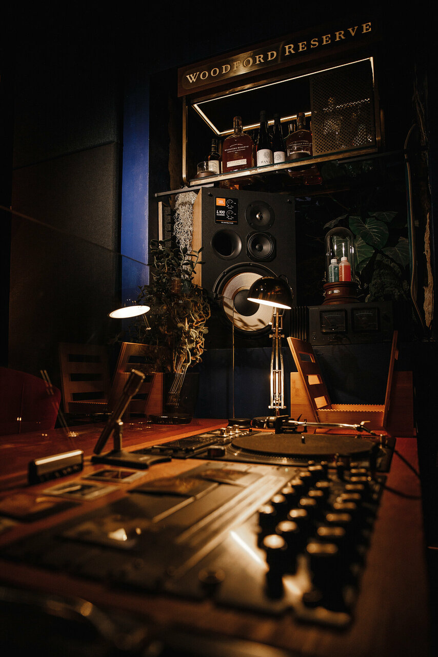 Зал — Fonoteca Listening Bar