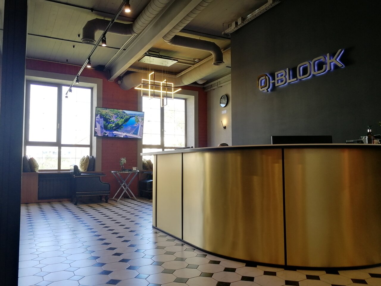 Зал — Q-block