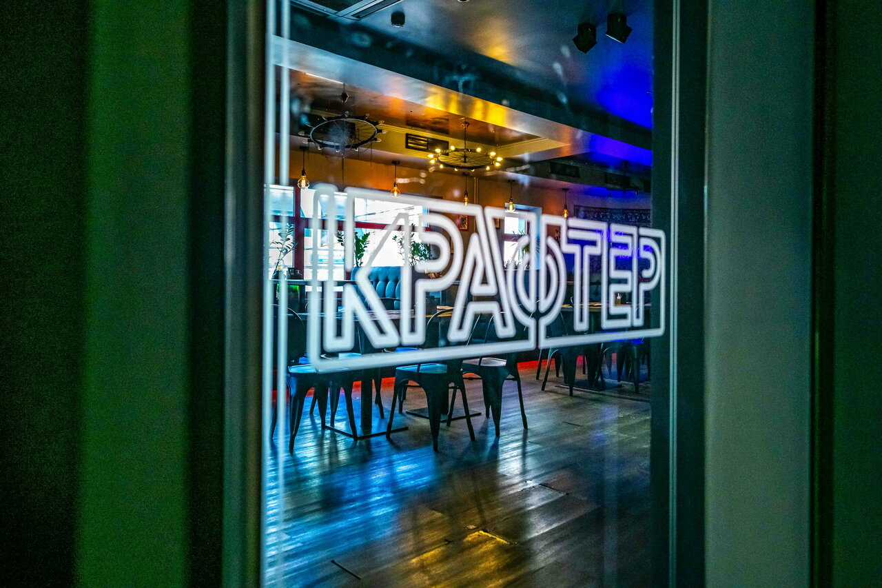 Зал — Крафтер