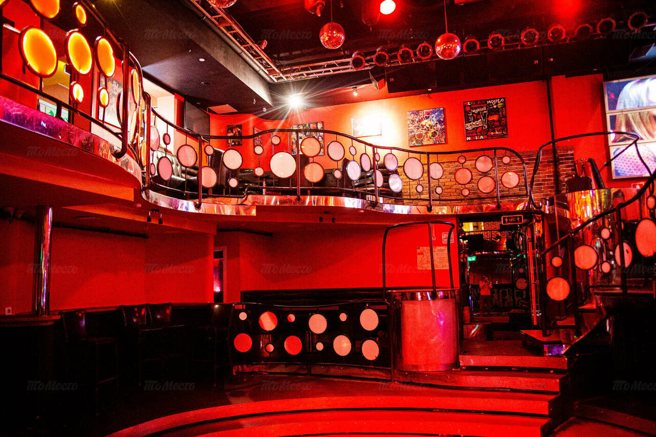Зал — Papa's Bar