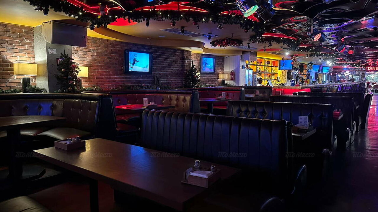 Зал — Papa's Bar