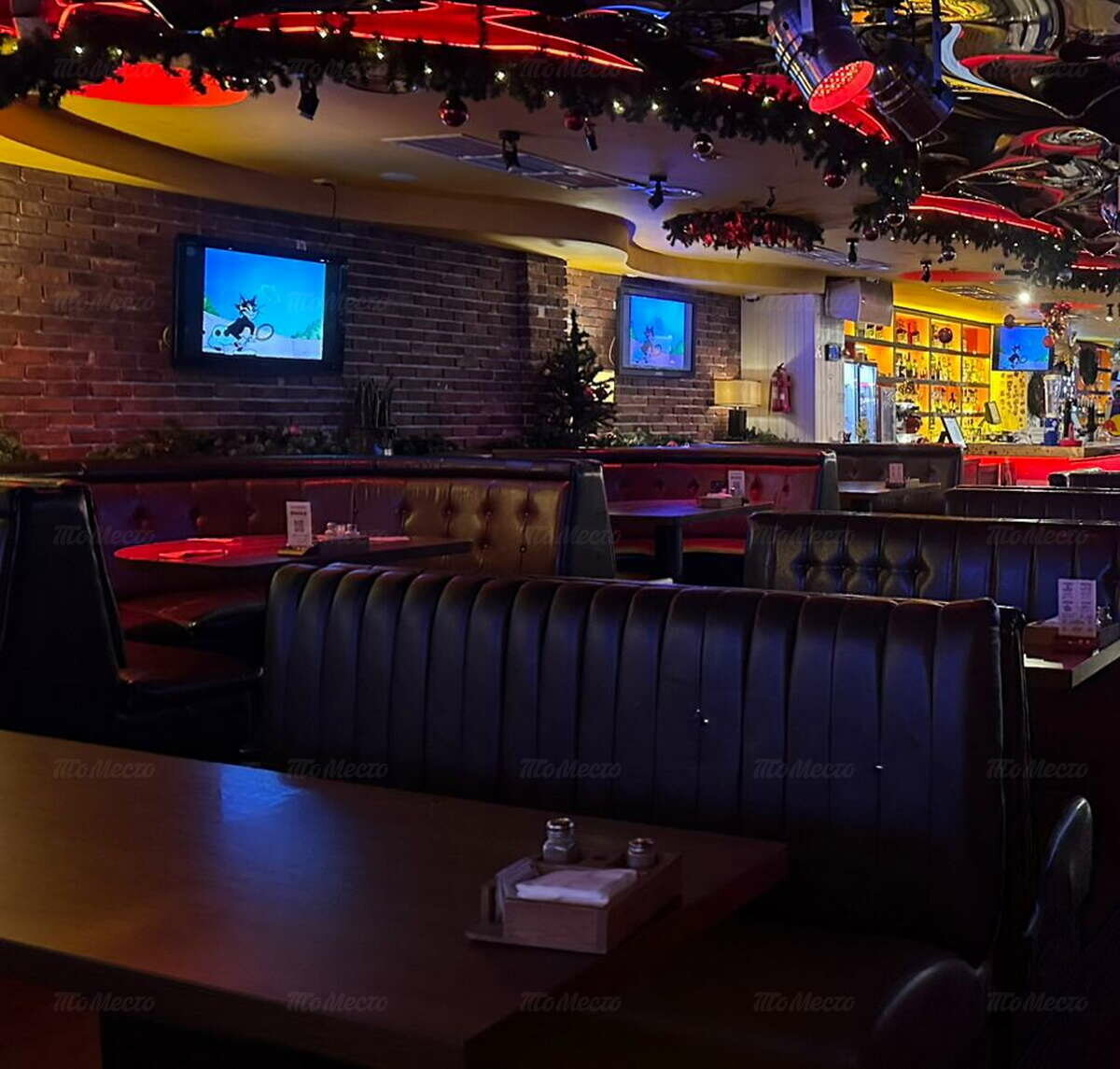 Зал — Papa's Bar