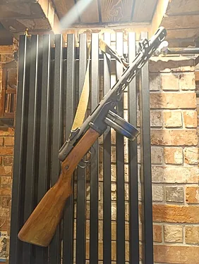 Зал — Роялс Бир