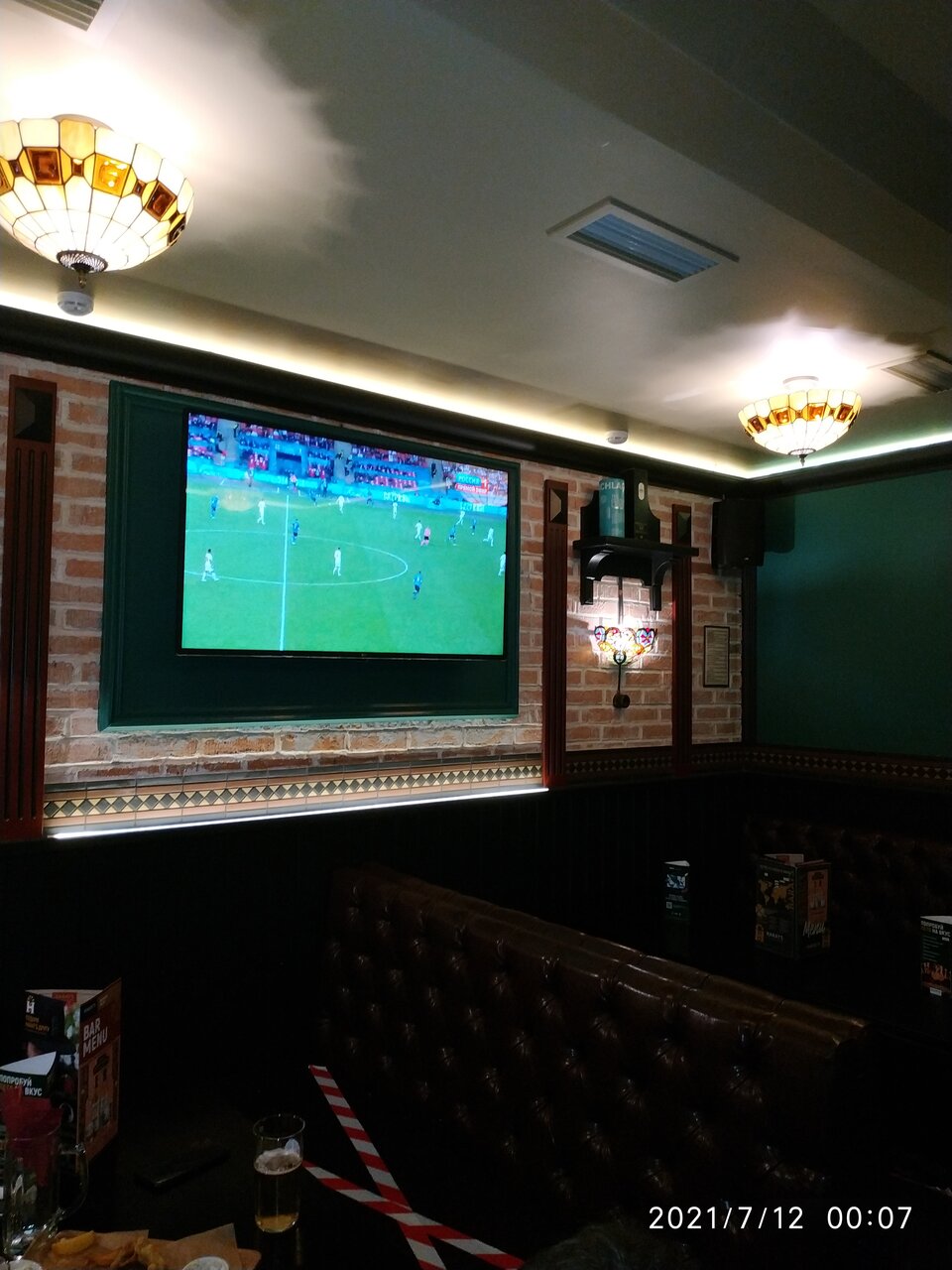 Зал — Harat's pub