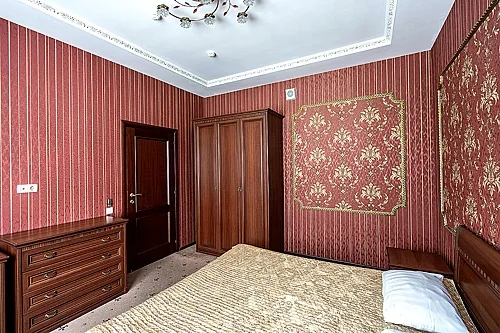 Зал — Автор