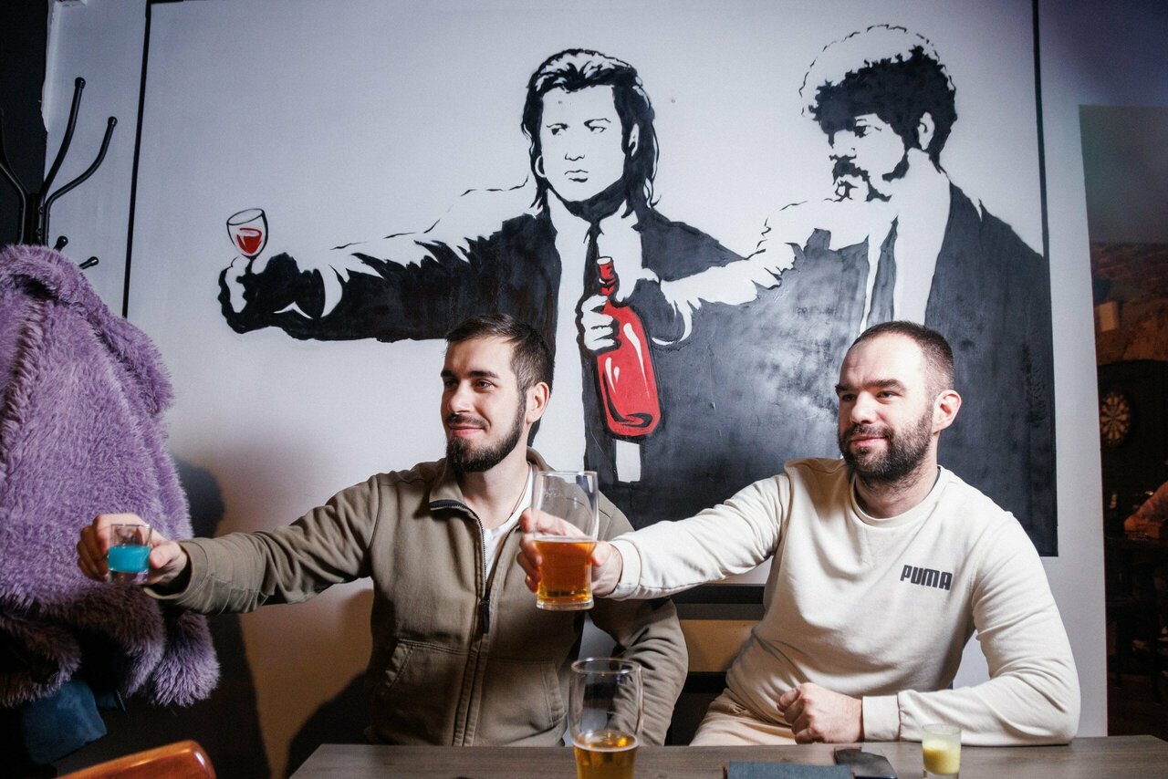Зал — Вова'з бар
