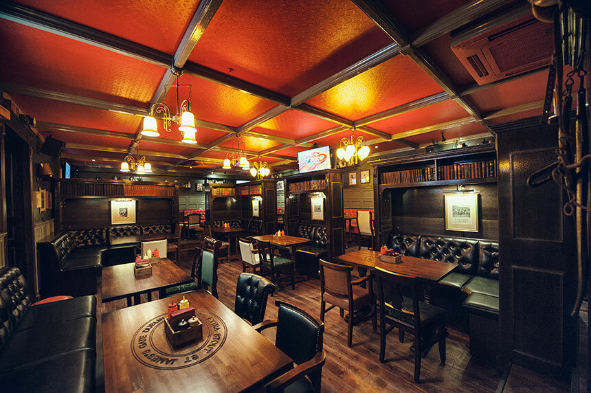 The Tipsy Pub, Зал — фото