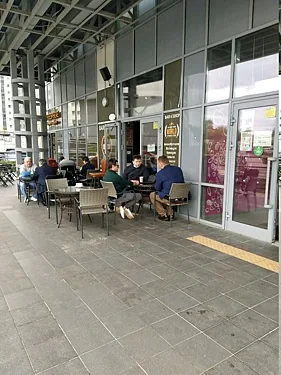 Зал — Бирстон