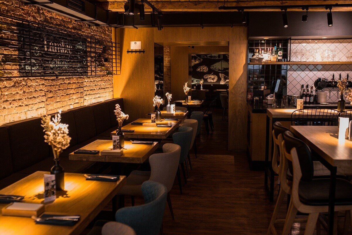 Зал — Lambic Seafood