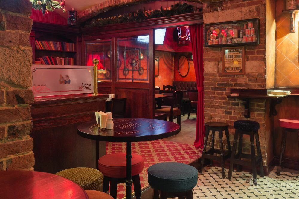 Зал — Punch & Judy Pub