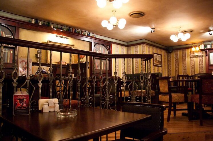 Punch & Judy Pub, Зал — фото