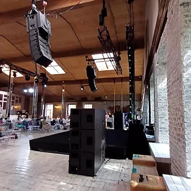 Зал — Loft Hall