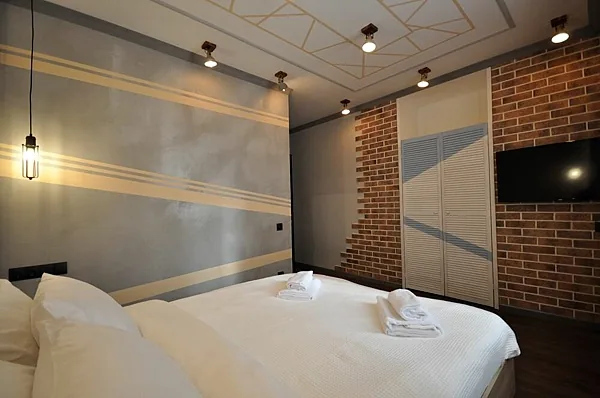 The 7 Dreams, Зал — фото