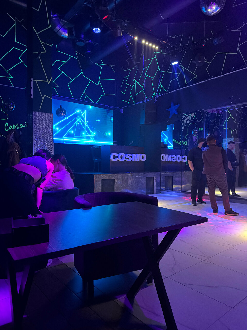 Зал — Cosmo Bar