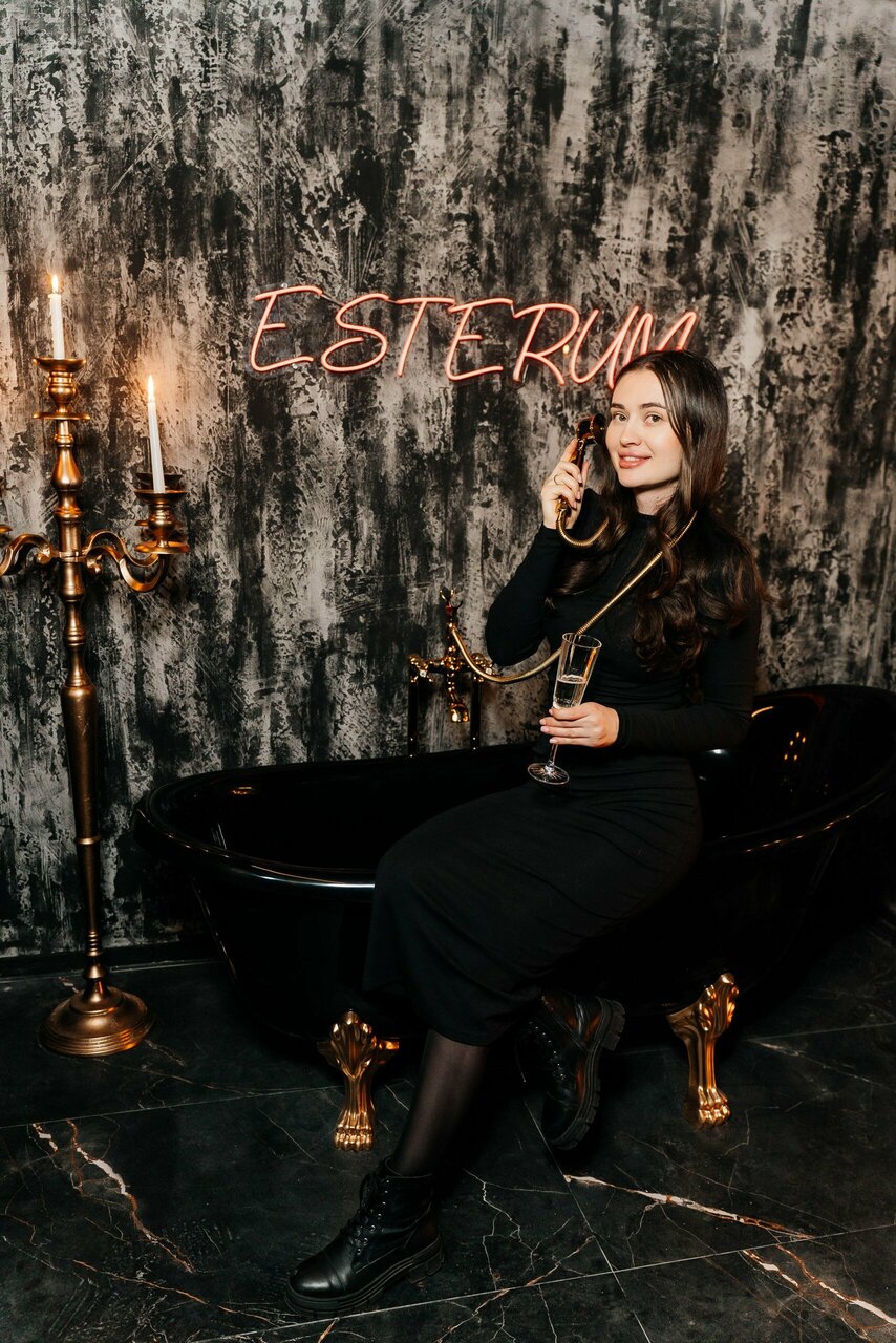 Зал — Esterum