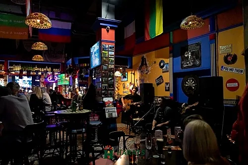 Зал — Harat’s pub
