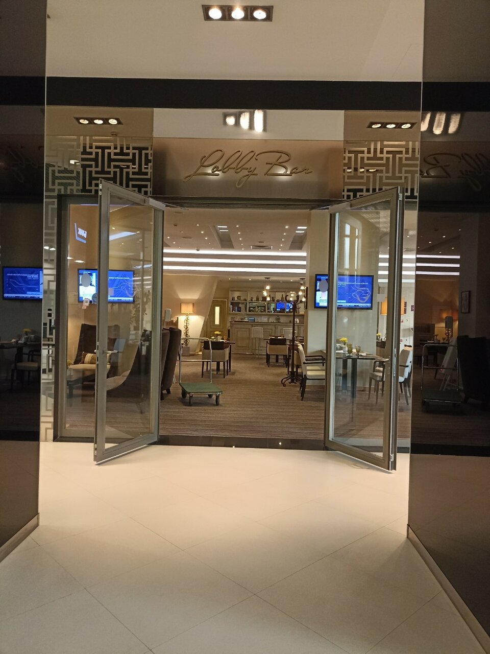 Зал — Lobby Bar