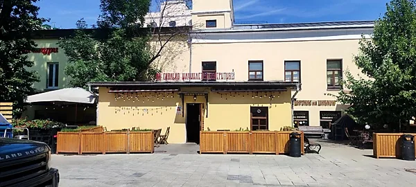 Испанский стыд, Зал — фото