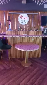 Зал — 4 Pees
