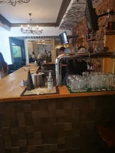 Зал — Лес