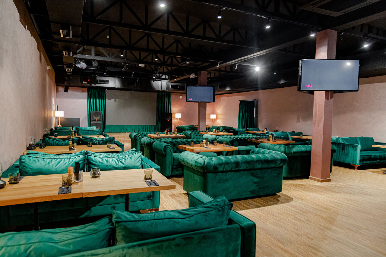 Зал — Shum karaoke & lounge