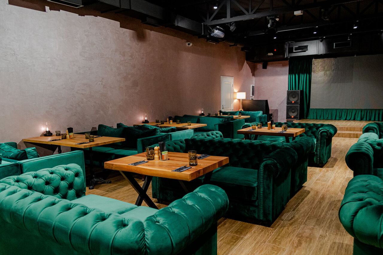Зал — Shum karaoke & lounge