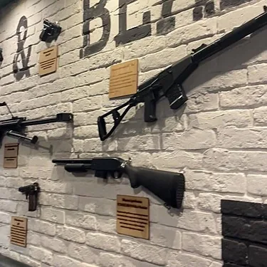Guns & Bears Pub, Москва — фото площадки