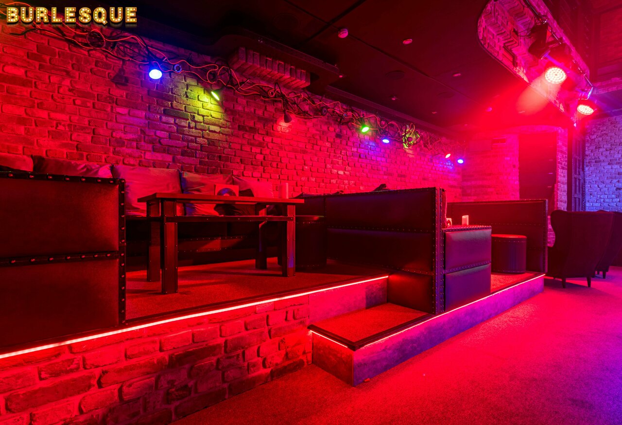 Зал — Burlesque
