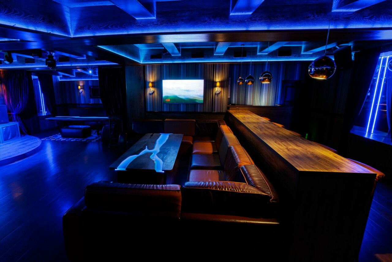Зал — Эгоист