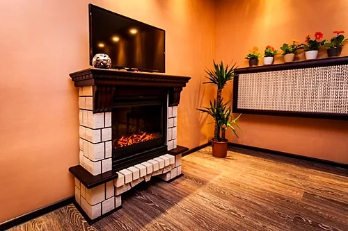 Зал — Лео